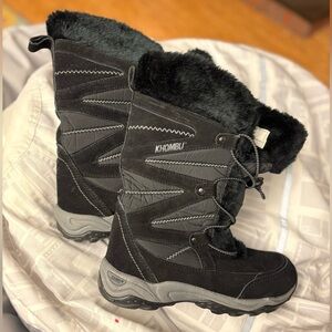 Khombu Black Winter Boots with Fur Trim & inside top to ankle